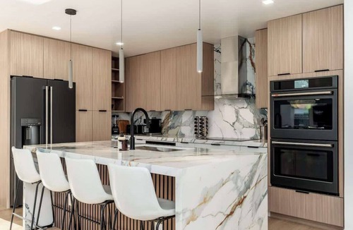 Trail West House | LuxuryOasis +HtdPool+HotTub+Fire Pit+Golf +OldTown