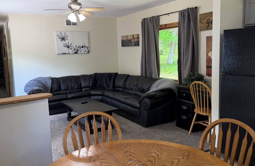 Crandon House | Maple Ridge Trail Side Cabin