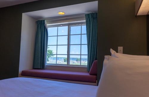 Carlyle Resort | Mariner's Village Resort