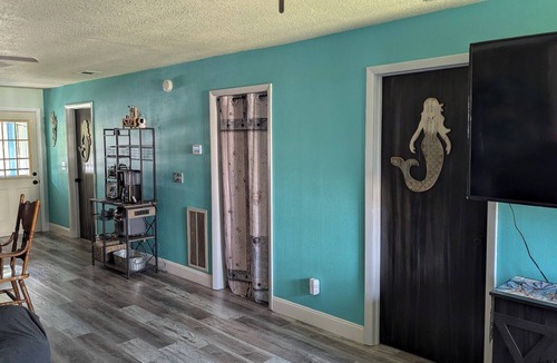 Weeki Wachee Gardens House | Mermaids Hideaway on the banks of beautiful waterways