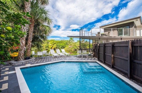 Birch Park Finger Streets House | Mid-Centrury Oasis | 1 Block to Ft Lauderdale Beach