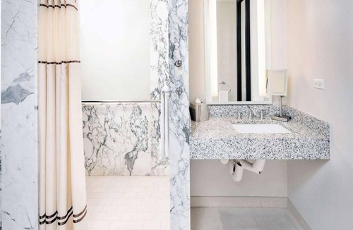 Central Park South Resort | Midtown Manhattan Studio Plus – Steps to Central Park & Fifth Ave at Hilton Club
