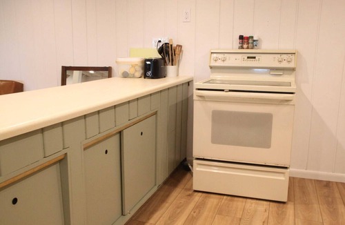 Bradley House | Miner Lake Lakefront Beach Cottage for Family Fun