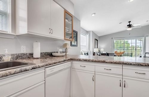 Branson Condo | Minutes from Downtown Branson! So Many Amazing Amenities! Clean and Cozy! 2BD