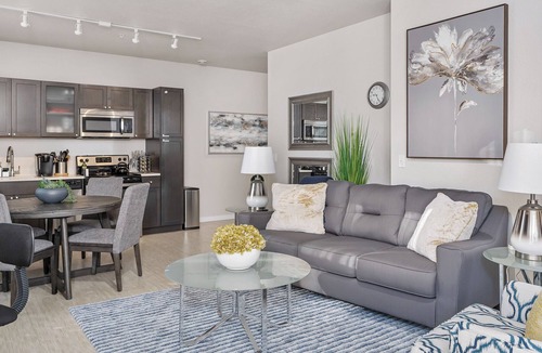 Powderhorn Apartment | Modern 1-Bd Apartment#Desk#Fast WiFi#Walk to Uptown#Keurig+Coffee#Roku TV