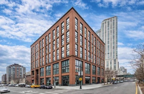 Hunters Point Apartment | Modern 2BR Apartment w/Kitchenette + 2 Queens near Subway in Long Island City
