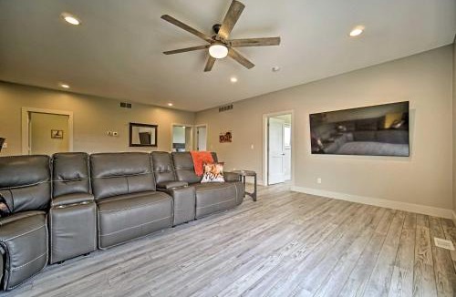 Grass Lake Apartment | Modern Apartment with Deck 3 Miles to Grass Lake!