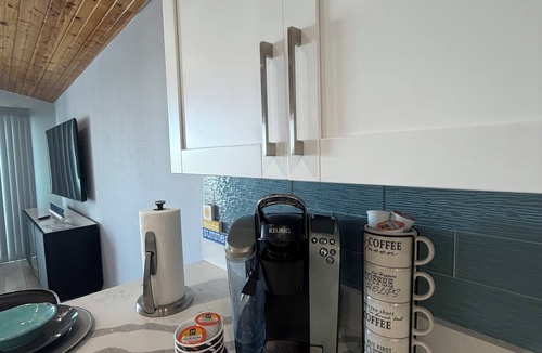 Spring Hill House | Modern Beach house 2 minutes walking distance to Pine Island