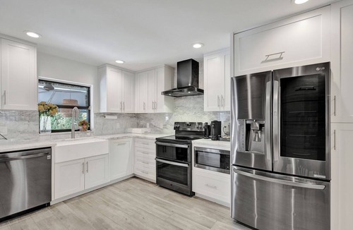 Colee Hammock House | Modern Coastal Family Friendly Home Minutes to Las Olas & Fort Lauderdale Beach