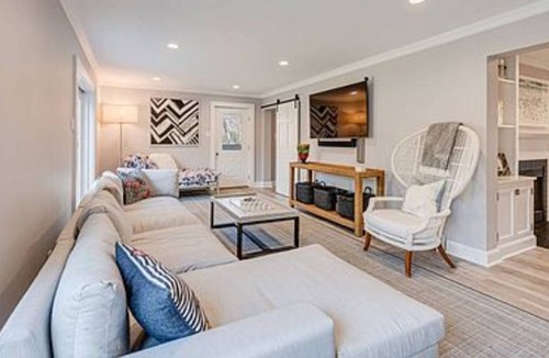 Springs House | Modern, cozy East Hampton family Escape: Minutes from town/walk to beach