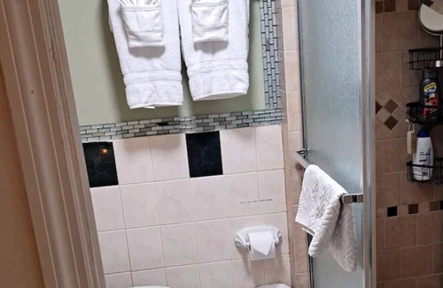 Queens House | Modern Cozy Private Suite Near JFK