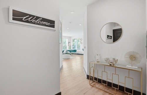 East Side Condo | Modern Emerald Oasis Stylish Decatur Getaway