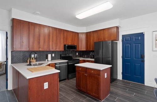 The Gate House | Modern Escape/ Sleeps 12/Near St. Louis Must-Sees