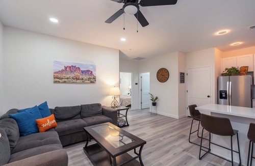 Mesa House | Modern family-friendly 2BR guesthouse with full kitchen and washer/dryer.