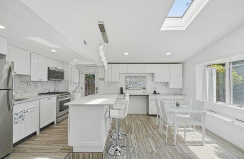 Hampton Bays House | Modern Hampton Bays Cottage near BEACHES & TOWN cottage
