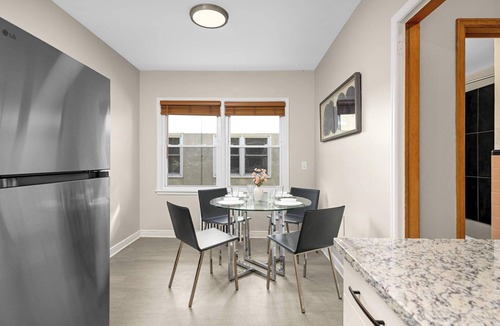 Kenny Apartment | Modern Pet-Friendly Kenny 1 bedroom # 1 Private Renovated Garage Wi-Fi