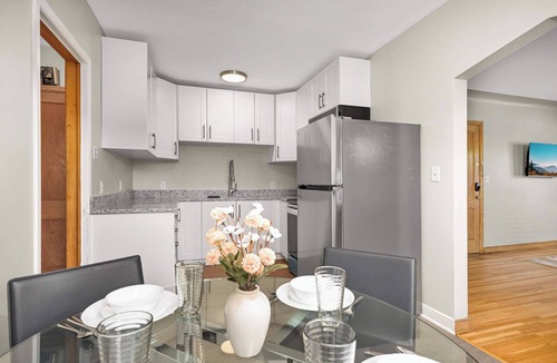 Kenny Apartment | Modern Pet-Friendly Kenny 1 bedroom # 1 Private Renovated Garage Wi-Fi