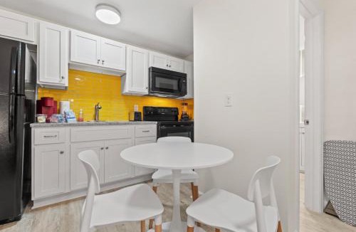 Windy Hill Apartment | Modern Studio Cozy & Pet-Friendly