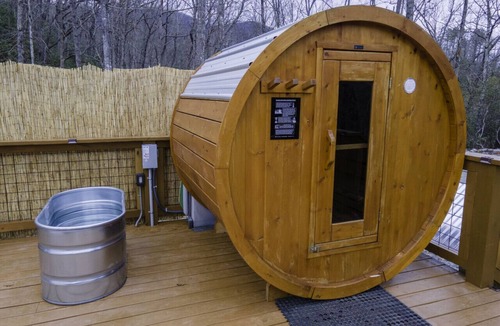 Balsam Grove House | Monarch Dome with Sauna and Hot Tub Wellness Stay