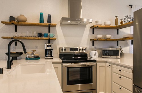 Loma Del Rey House | MOON HAVEN: Stylish 2-Bedroom Retreat with Patio
