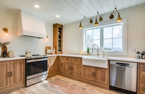 Valois House | Morning Dove, 2 bedroom farmhouse, on Seneca lake wine trail