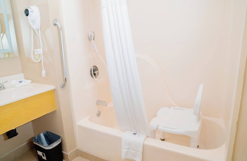 Litchfield Hotel | Motel 6 Litchfield, IL