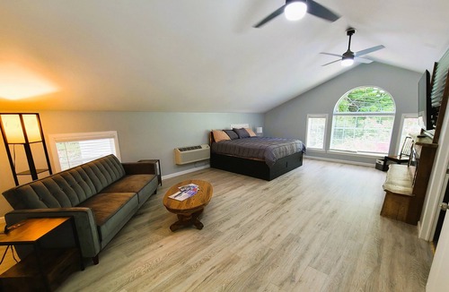 Highland Cabin | Mountain Ridge Retreat - Private & Peaceful Getaway. Family & Pet Friendly