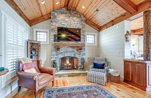Dillard House | Mountain-View Georgia Cabin w/2 Decks