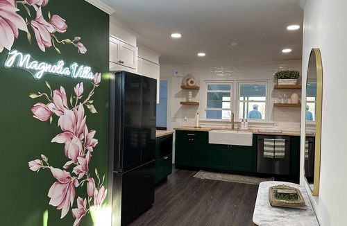 Lorenz Park Villa | Mountain-View Retreat @ Heart of Hudson with Decks, Designer Decor & Game