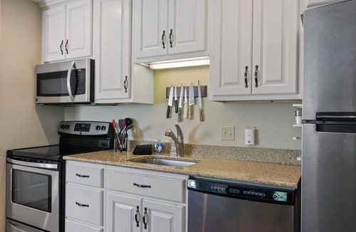 Boyne Falls Condo | Mountain Villa Condo 355 M| Short Walk to Slopes | Community Pool