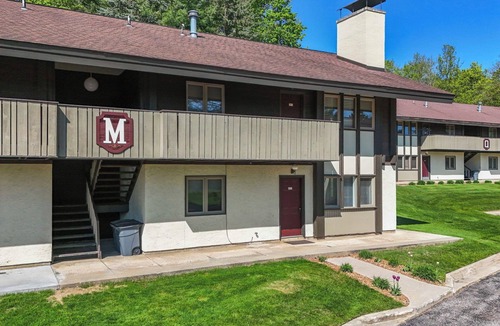 Boyne Falls Condo | Mountain Villa Condo 355 M| Short Walk to Slopes | Community Pool