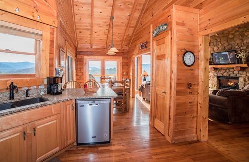 Sevierville Cabin | MOUNTAINTOP EXPERIENCE - Private Panoramic Views of the Great Smoky Mountains