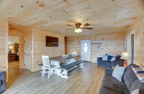 Flat Rock House | Mtn-View Gem: Flat Rock Retreat w/Deck & Grill!
