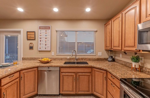 East Mesa House | Near Golf & Trails, Htd POOL, Spa, Putt Green, Fire Pit, Patio TV, Poker & Pool Tables