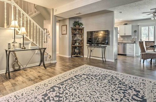 East Pensacola Heights House | NEW! Classic Townhome < 9 Mi to Pensacola Beach!