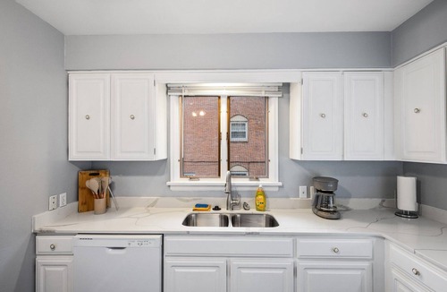 Bedford Apartment | NEW! Cozy Boho 2BR W/King 7 Miles from Downtown
