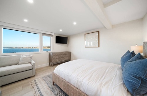 Village of La Jolla Apartment | New - Modern Studio - Stunning Ocean View