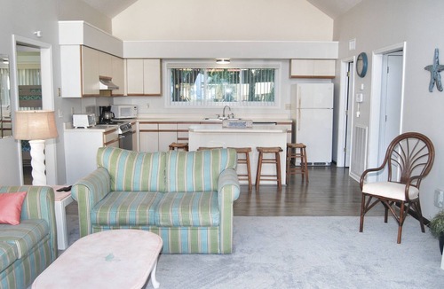 Windy Hill House | NEW TO RENTAL! 3RD ROW, 3 BEDROOM HOUSE WITH LARGE FRONT PORCH AND OCEAN VIEW