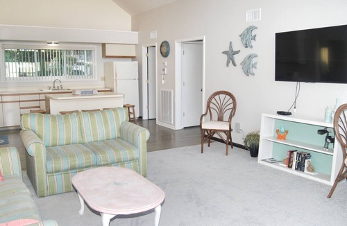 Windy Hill House | NEW TO RENTAL! 3RD ROW, 3 BEDROOM HOUSE WITH LARGE FRONT PORCH AND OCEAN VIEW