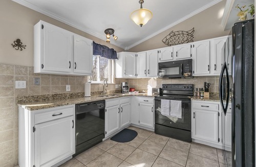 O'Fallon House | O'Fallon Edge Oasis- 4bd/3bt, Wooded Backyard, Office, Great Family Getaway