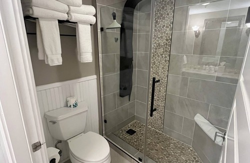 Dolphin Isles Resort | OCEANFRONT Suite in a Beautiful Resort Located Right On The Sand!