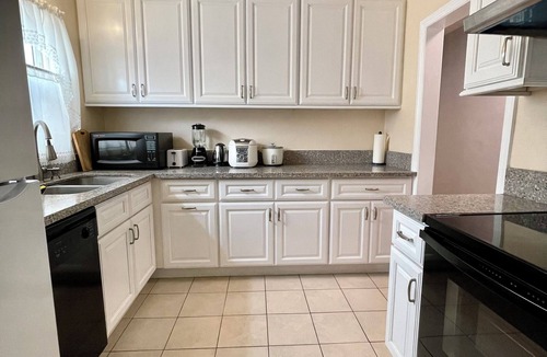 Old Towne House | Oceanview view house, Walking distance to beach