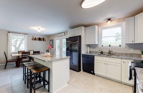 Mount Juliet House | Old Hickory Lakefront home-lots of space for all-Nashville & Airport close