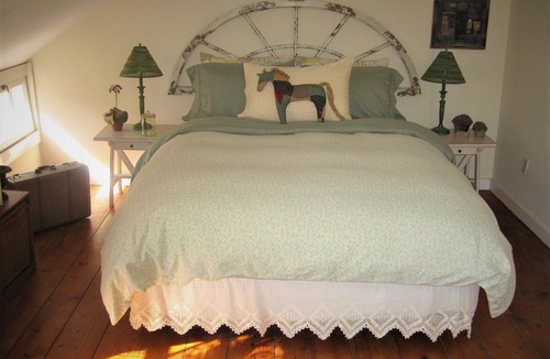 Clinton Corners Bed & Breakfast | Omega Special 1860s farmhouse 3 miles away