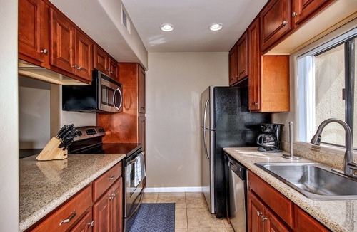 South Scottsdale Condo | ON GOLF COURSE & Camelback Mtn Views, Spring Training & Shopping
