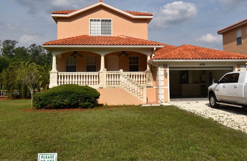 Homosassa Villa | On the canal with boat slip available for rent at the back of the house!