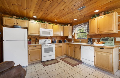Big Cedars Cabin | One Level Log Cabin Minutes from Big Cedar with Wood Burning Fireplace & Free Tickets Pet Friendly