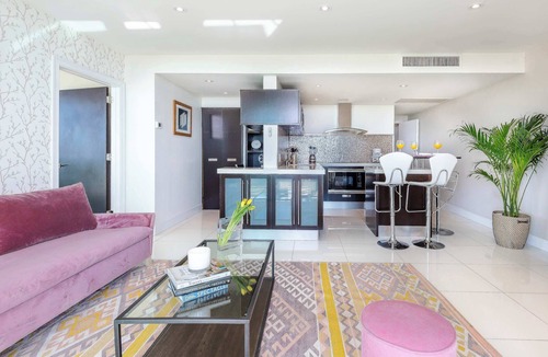 Coconut Grove Apartment | Open-Concept Corner Suite | Grove Walkability