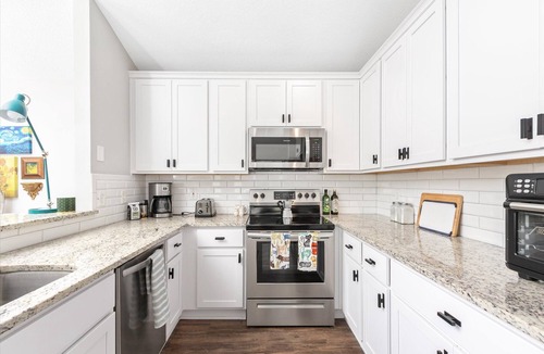 Golden Glades - The Woods House | Outdoor Oasis off Beach and Atlantic