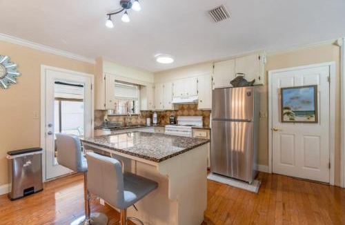 East Pensacola Heights Villa | Over The Hill By The Bayou,